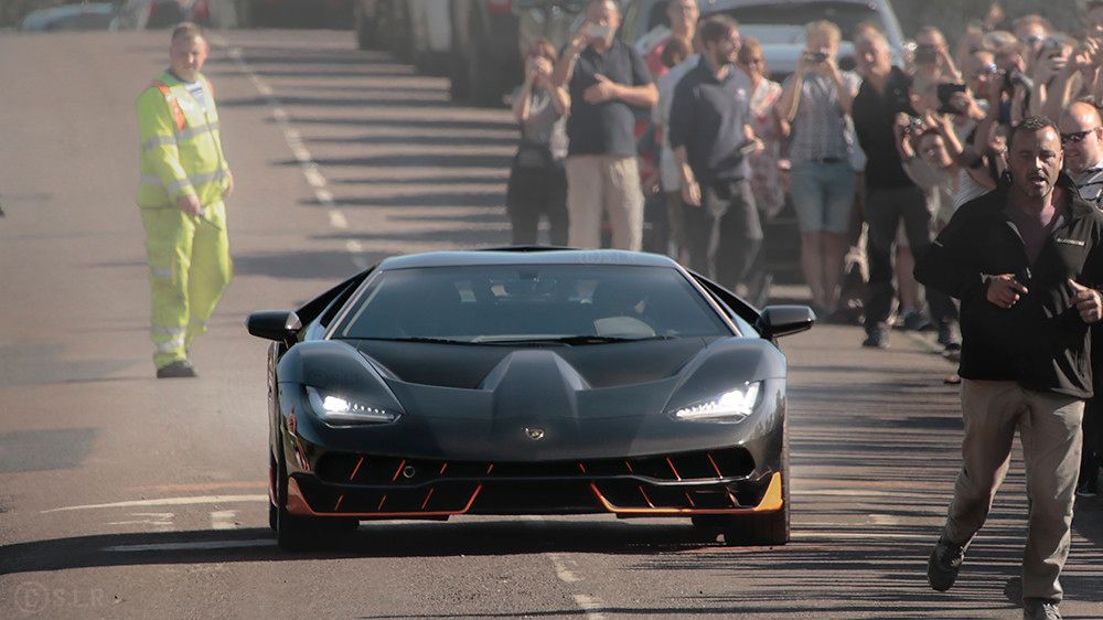 Lamborghini Centenario trong phim Transformers: Chiến binh cuối cùng