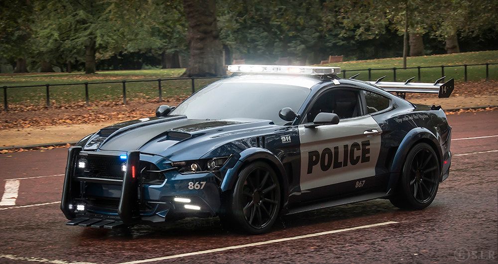 Ford Mustang GT 2015 in Transformers: The Last Knight,