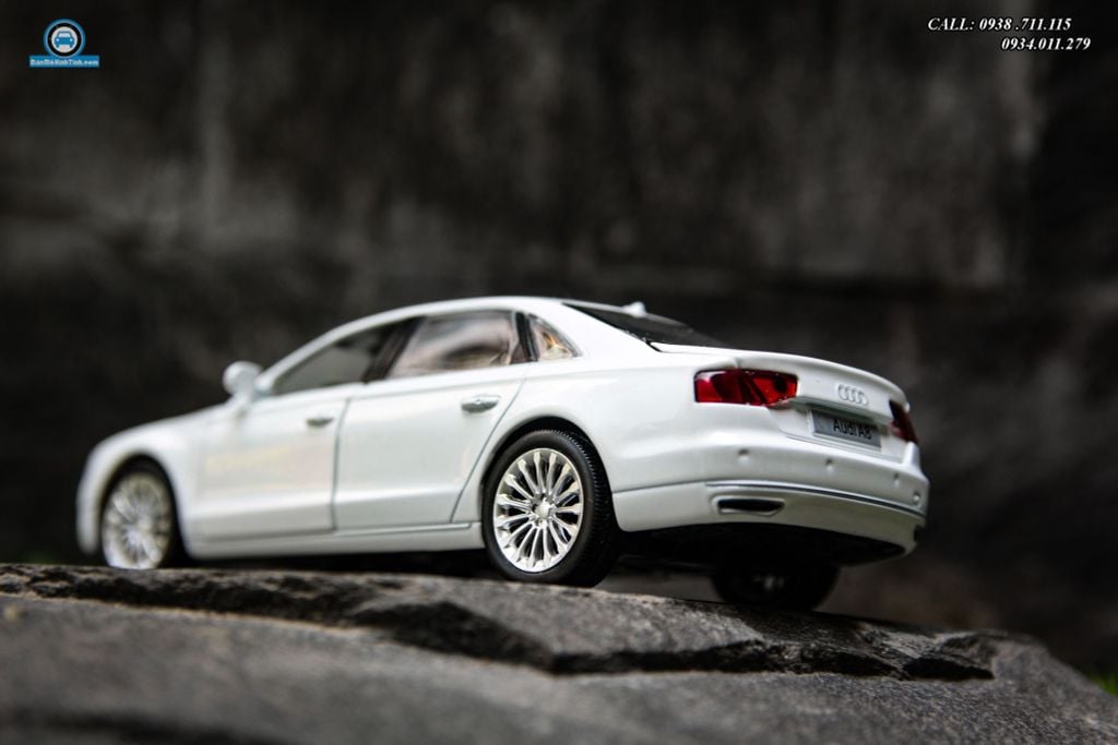 Mô hình xe Audi A8 1:32 Dealer