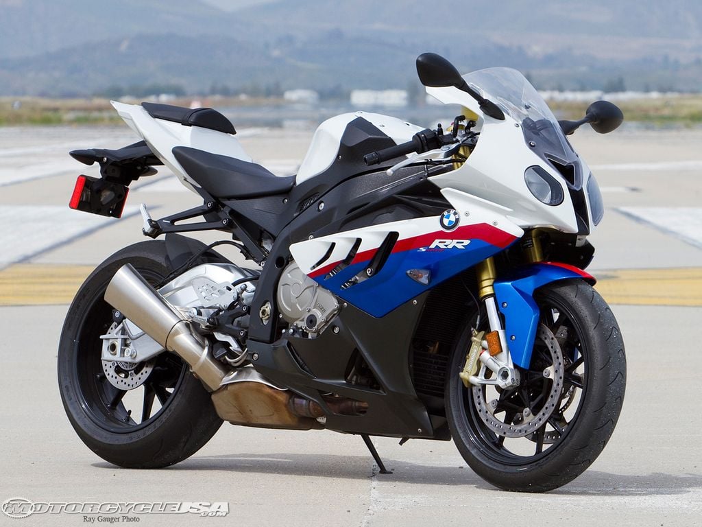 BMW S1000rr trên đường đua