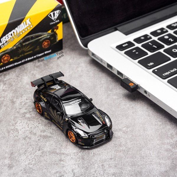 Mô hình xe Nissan GT-R R35 2009 Liberty Walk LB Works 1:64 MiniGT