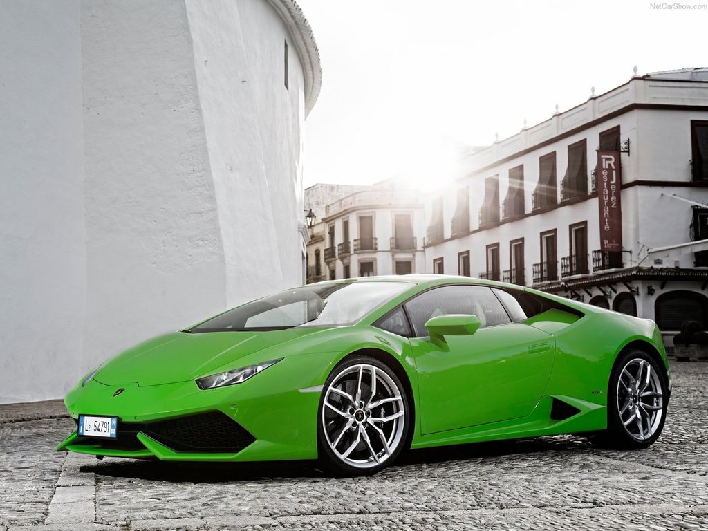 Lamborghini Huracan trên đường phố