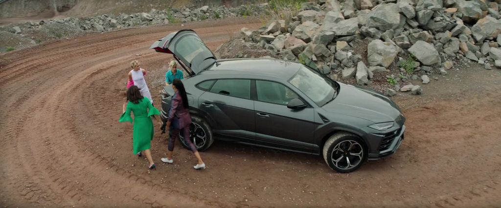 Lamborghini Urus trong phim Những thiên thần của Charlie (Charlie