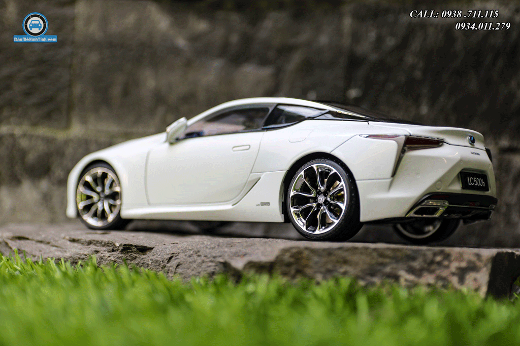 Mô hình xe Lexus LC500h 1:18 Dealer