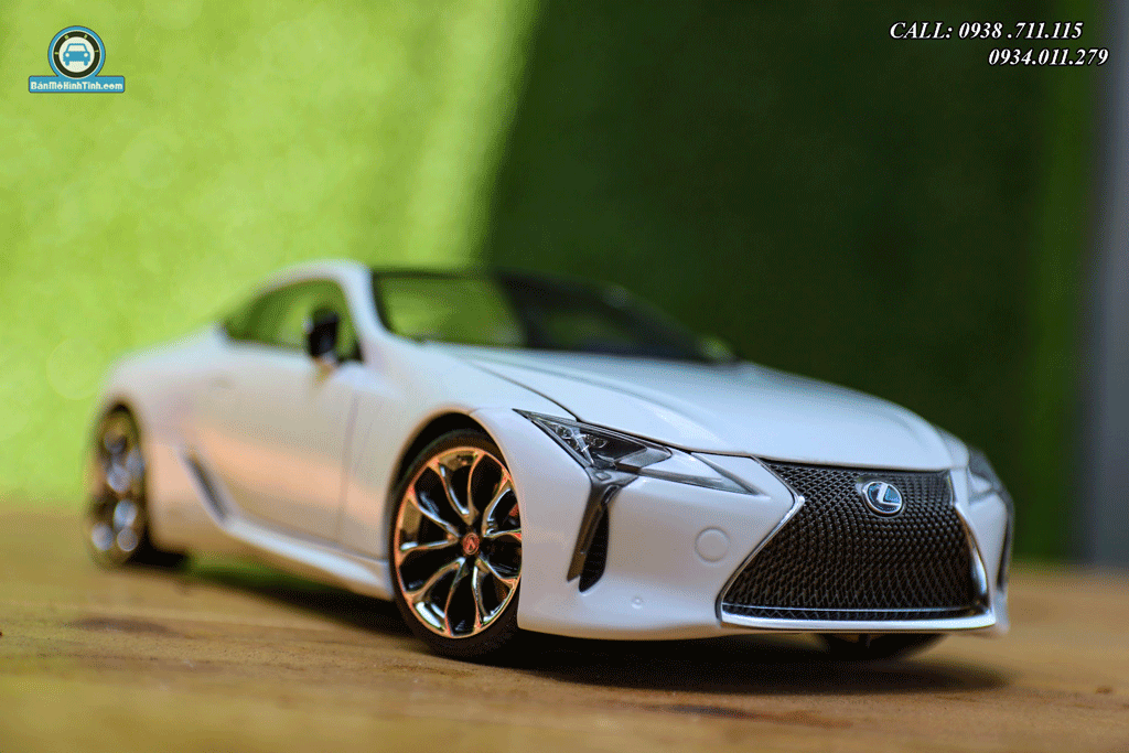 Mô hình xe Lexus LC500h 1:18 Dealer