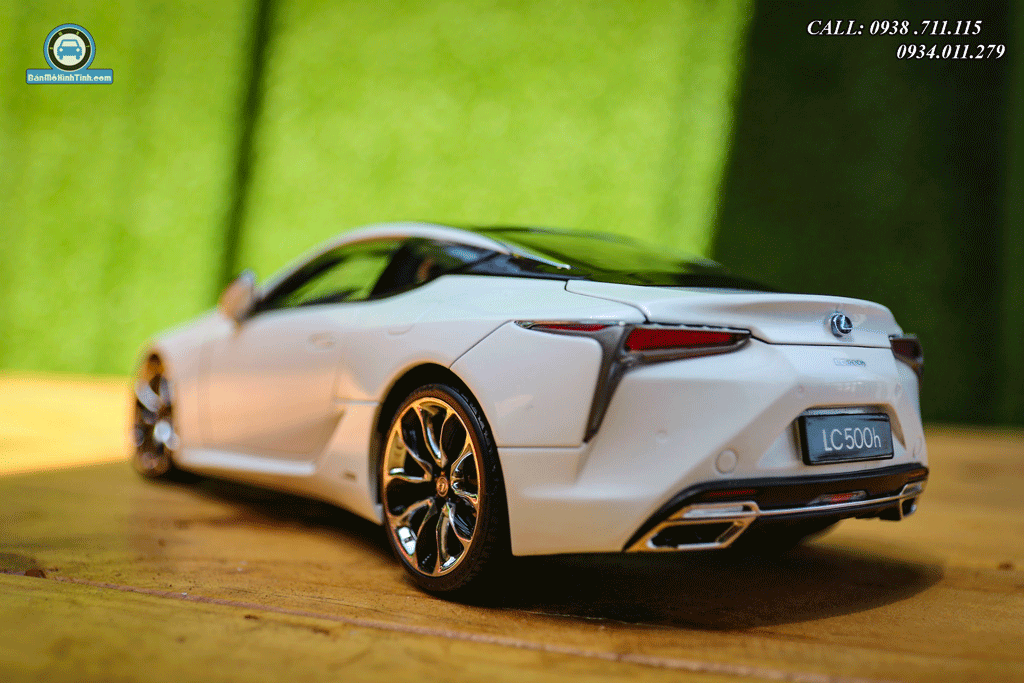 Mô hình xe Lexus LC500h 1:18 Dealer