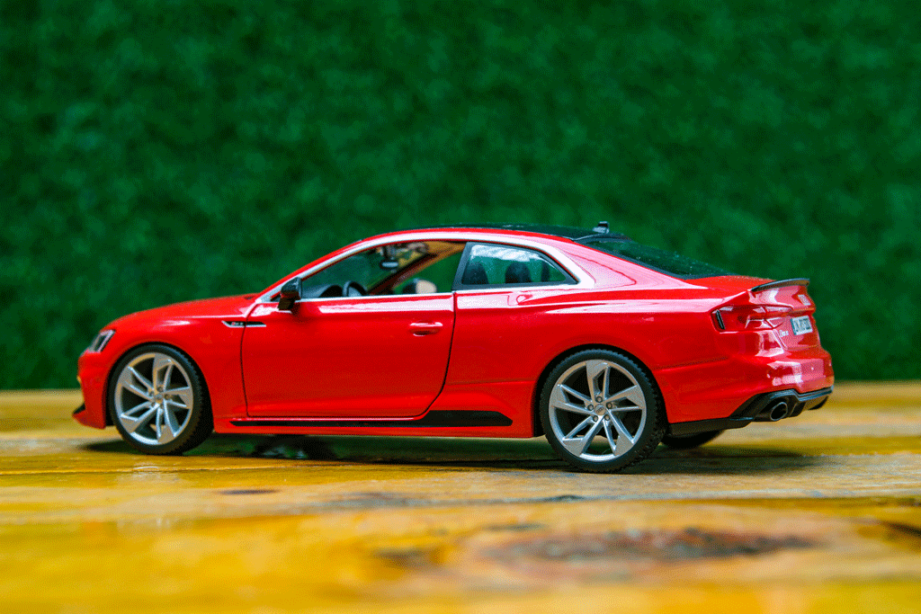 Mô hình xe Audi RS5 Coupe 1:24 Bburago