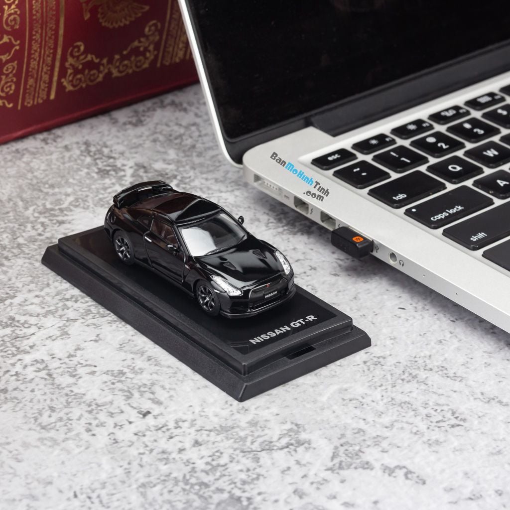 Mô hình xe Nissan GTR 1:64 Dealer Black giá rẻ