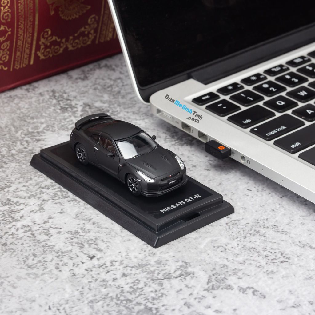 Mô hình xe Nissan GTR 1:64 Dealer Matte Black giá rẻ