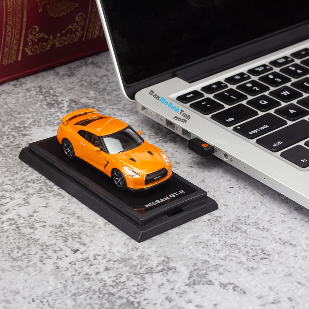 Mô hình xe Nissan GTR 1:64 Dealer Orange giá rẻ
