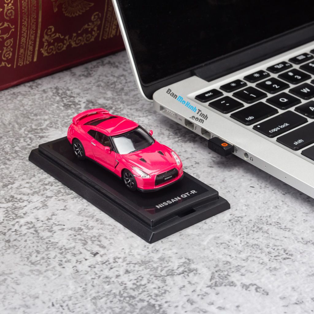 Mô hình xe Nissan GTR 1:64 Dealer Pink giá rẻ