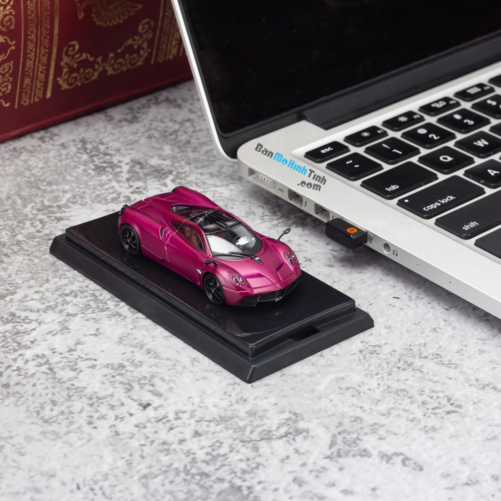 Mô hình siêu xe Pagani Huayra 1:64 Dealer Matte Purple