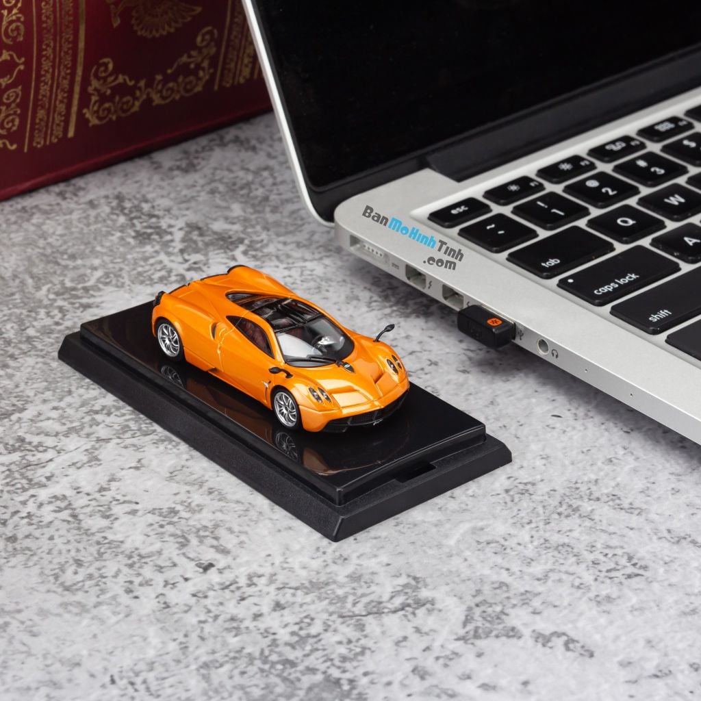 Mô hình siêu xe Pagani Huayra 1:64 Dealer Orange