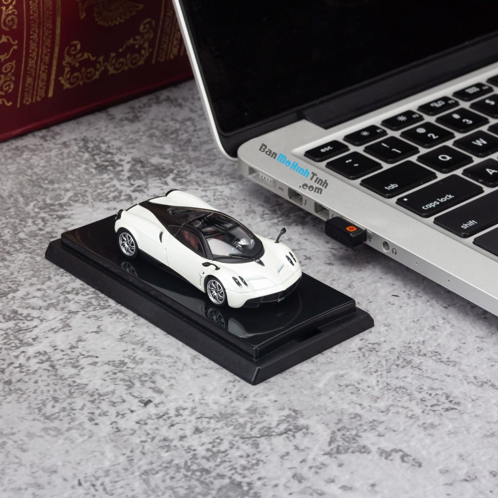 Mô hình siêu xe Pagani Huayra 1:64 Dealer White