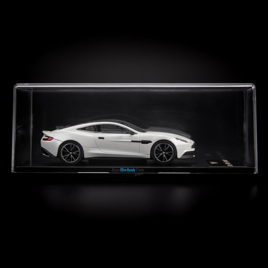 Mô hình siêu xe Aston Martin Vanquish White 1:43 Dealer