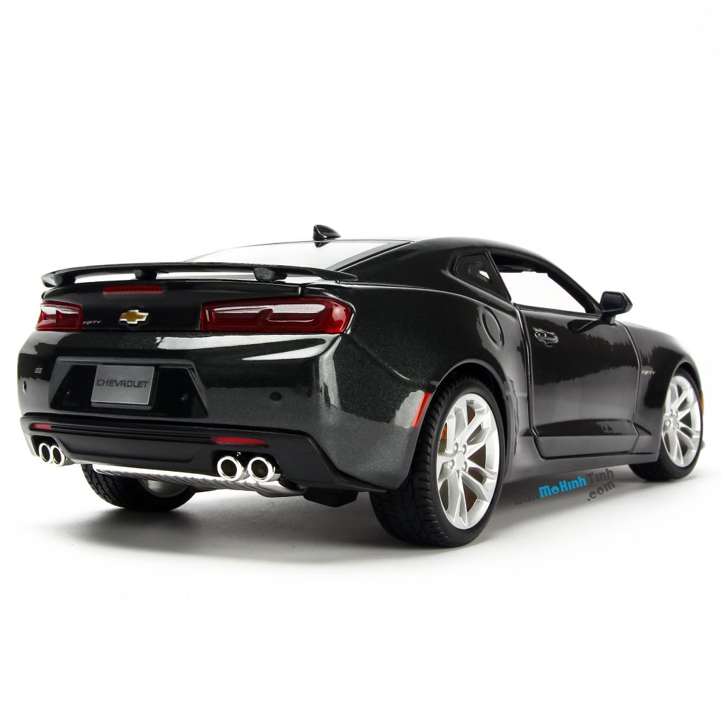 Mô hình xe Chevrolet Camaro 50th Anniversary 2017 1:18 Maisto