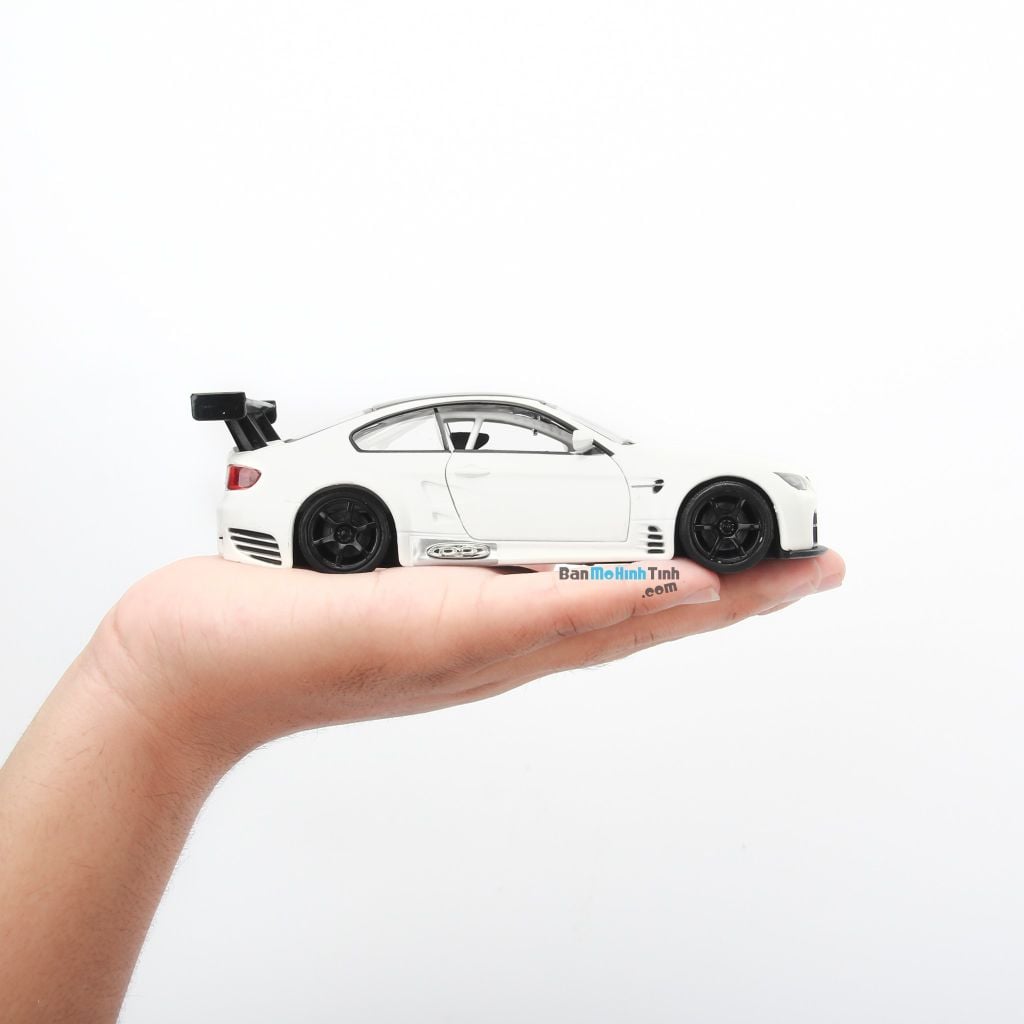 Mô hình xe đua BMW M3 GT 1:32 UNI White