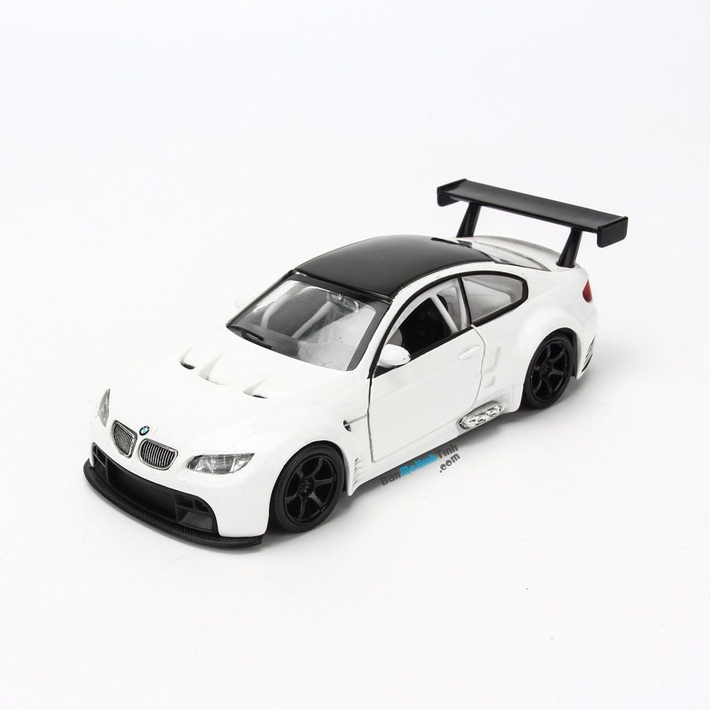 Mô hình xe đua BMW M3 GT 1:32 UNI White