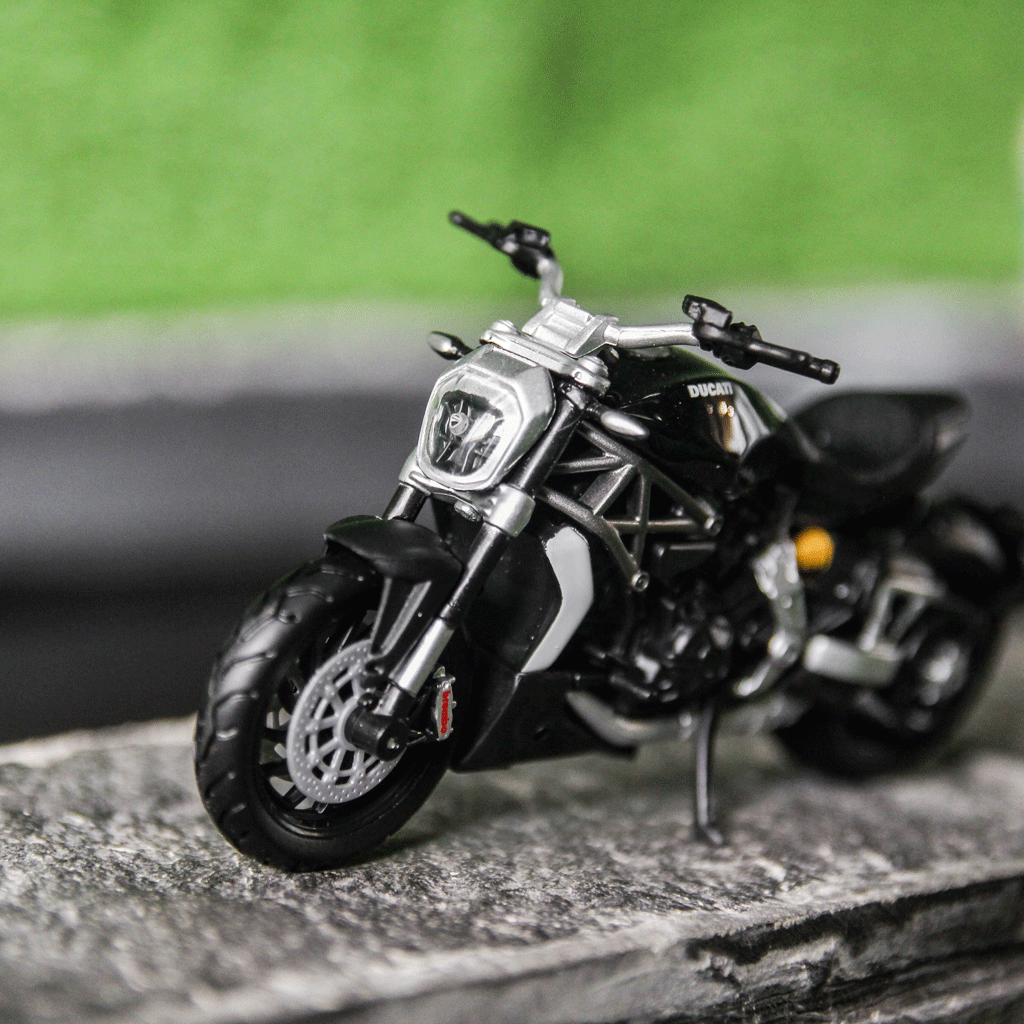 Mô hình xe mô tô Ducati X Diavel S Black 1:18 Bburago