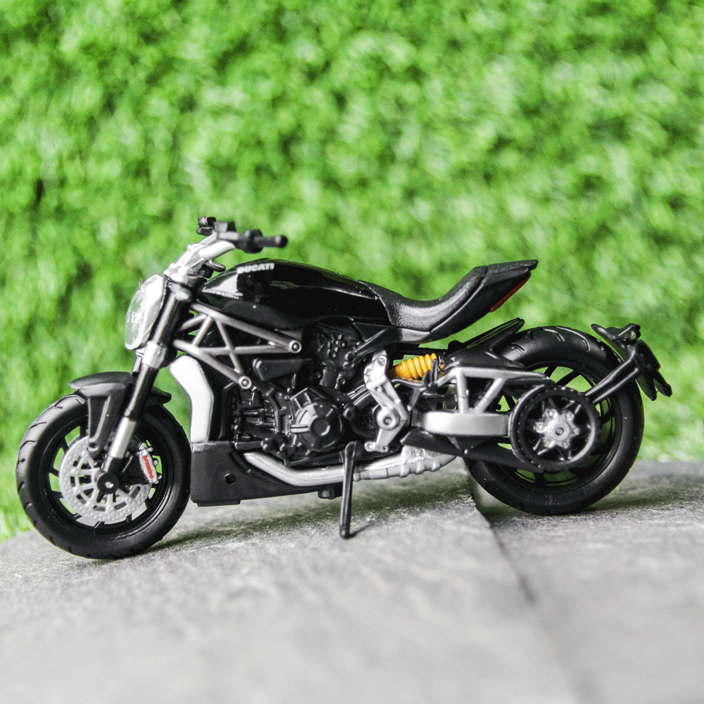 Mô hình xe mô tô Ducati X Diavel S Black 1:18 Bburago