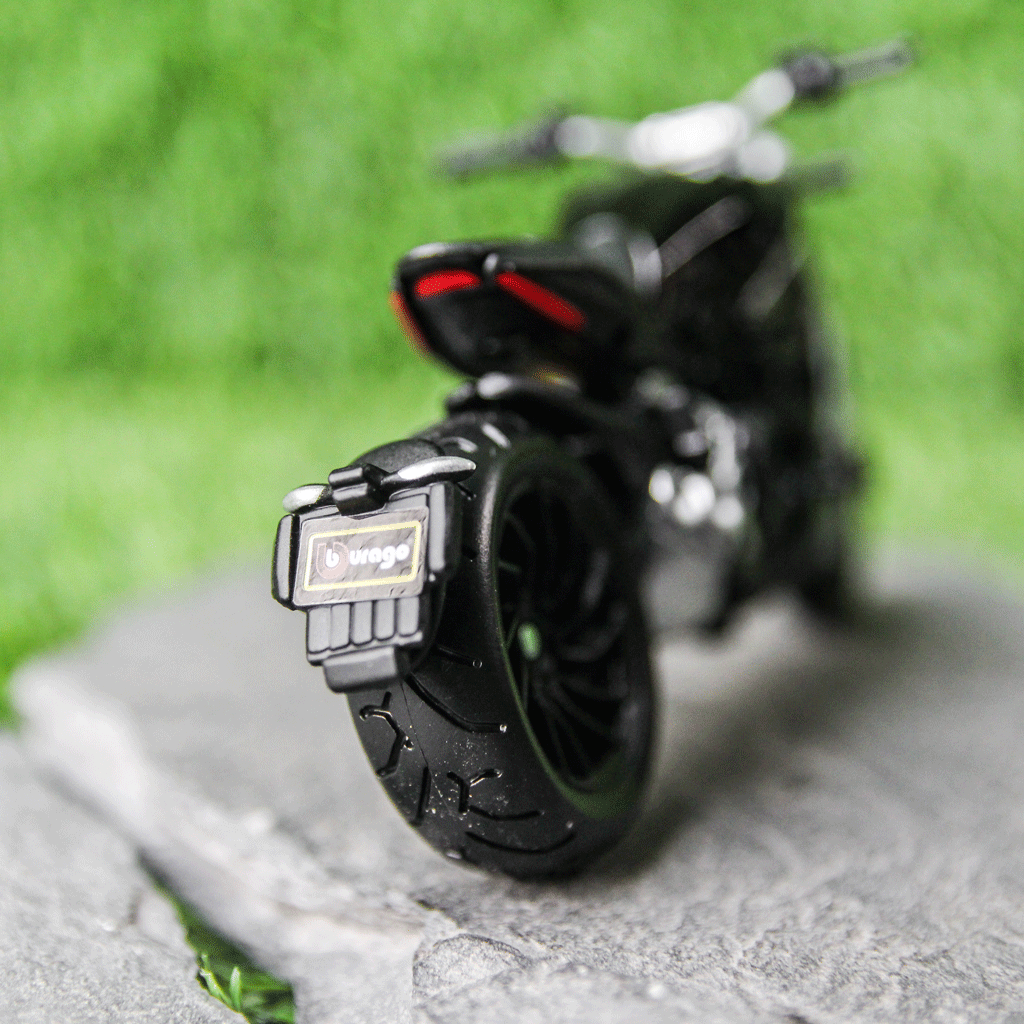 Mô hình xe mô tô Ducati X Diavel S Black 1:18 Bburago