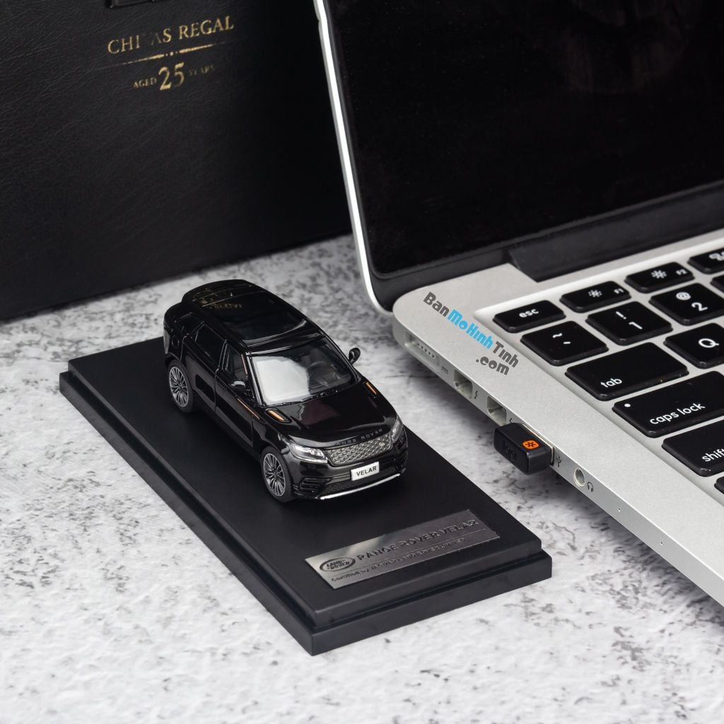 Mô hình xe suv Land Rover Velar 1:64 LCD Black