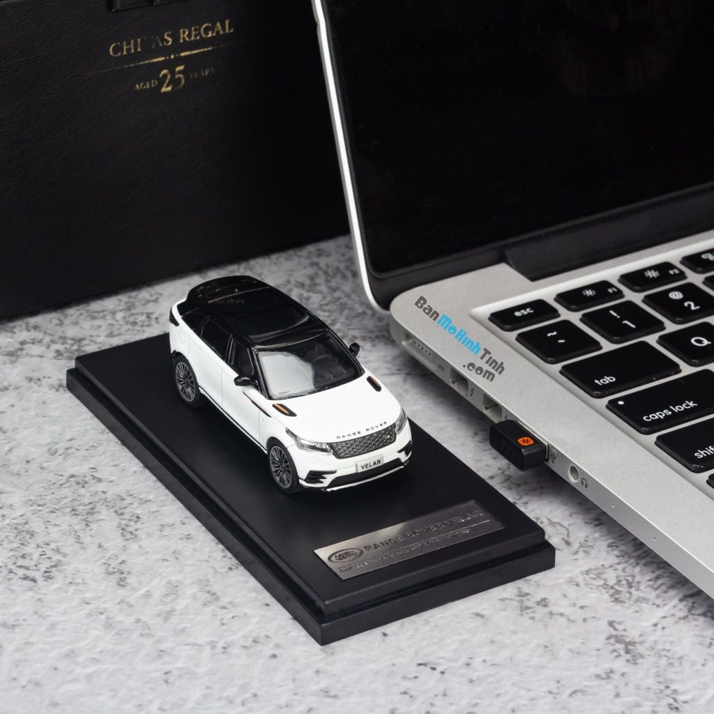 Mô hình xe suv Land Rover Velar 1:64 LCD White