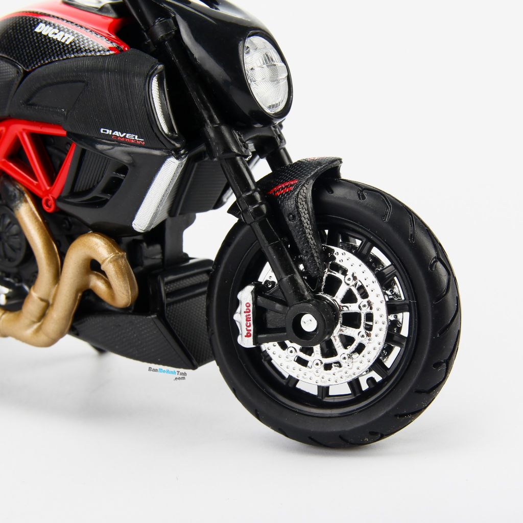 Mô hình xe mô tô Ducati Diavel 1:18 Maisto