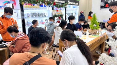 Hình ảnh khách hàng mua sắm tại chi nhánh  28 Quang Trung, Phường 10, Gò Vấp, TP.HCM
