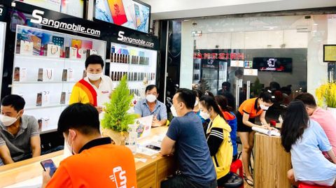 Hình ảnh khách hàng mua sắm tại chi nhánh  28 Quang Trung, Phường 10, Gò Vấp, TP.HCM