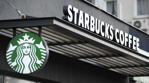 Starbucks bị Ông Trùm iPhone “chơi khăm” như thế nào?