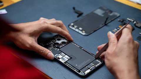 Vì sao không nên thay Pin Sàng Cổ Cáp khi thay pin iPhone?