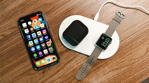 Không cần đợi AirPower nữa, chỉ 599.000đ là có ngay bộ phụ kiện sạc không dây cho cả iPhone và Apple Watch rồi