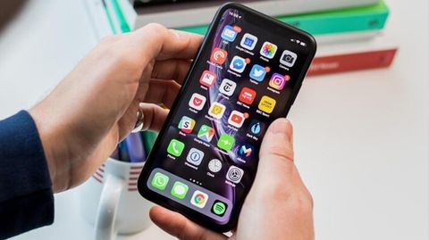 Mỹ xem xét dự luật cấm Apple cài sẵn các ứng dụng của mình trên iPhone