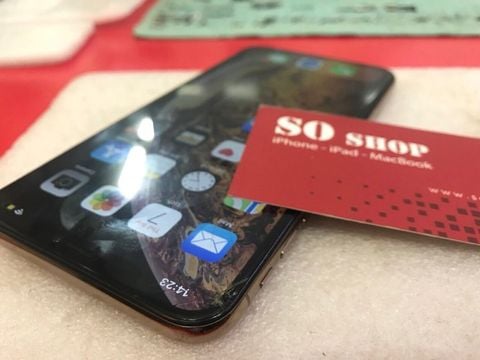 Thay mặt kính iPhone Xs giá bao nhiêu?