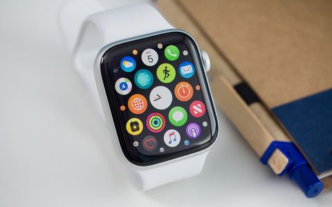 Apple thống trị thị trường thiết bị đeo trong năm 2018 với Apple Watch và AirPods