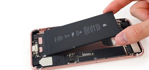 Giá thay pin iPhone 7 plus chính hãng