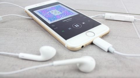 Tai nghe iPhone 7 Lightning có thể dùng cho các dòng máy khác khi chạy IOS 10