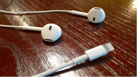 Tai Nghe earpos iPhone 7, so sánh Tai Nghe iPhone 7 với tai nghe thường