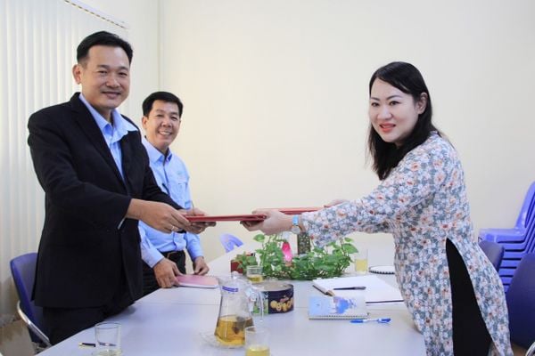 Ký kết Hợp tác giữa Khoa Đô thị học với Công ty cổ phần thương mại Dịch vụ và Đầu tư Âu - Mỹ về công tác đào tạo và giới thiệu tuyển dụng