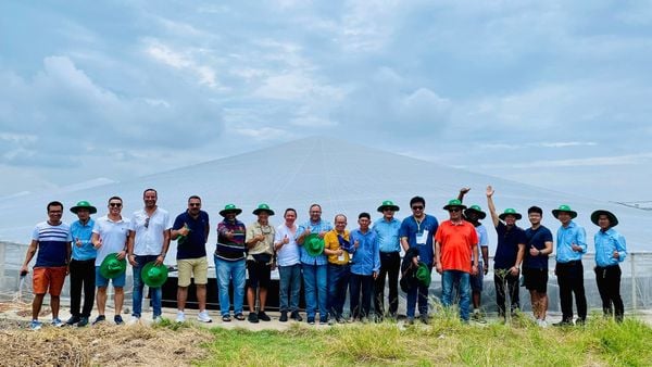 ÂU MỸ AEC ĐÓN TIẾP ĐOÀN KỸ SƯ, NHÀ ĐẦU TƯ QUỐC TẾ THĂM QUAN MÔ HÌNH NUÔI TÔM CÔNG NGHỆ CAO TẠI VIỆT NAM