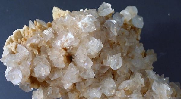 Dolomite là gì - Dạng tinh thể thực tế.jpg