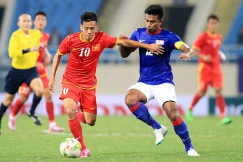 Cổ động viên nhịn đói xếp hàng thông trưa đợi mua vé trận Việt Nam - Malaysia