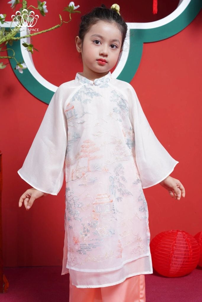 Áo Dài Bé Gái Crown Space: Tôn Vinh Vẻ Đẹp Truyền Thống Việt Nam