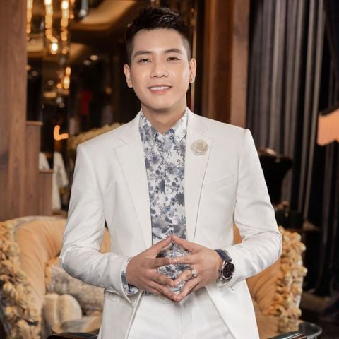 CÙNG CA SĨ QUÂN A.P KHÁM PHÁ XU HƯỚNG HỌA TIẾT SƠ MI 2020.