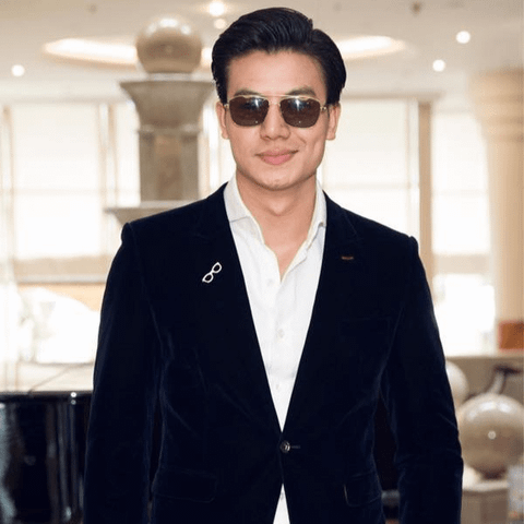 Hiếu Nguyễn bảnh bao diện vest Adam Store đi dự sự kiện