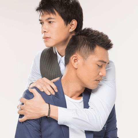 Shock với loạt hình tình tứ của cặp “soái ca” Quang Tuấn và Bùi Anh Tú