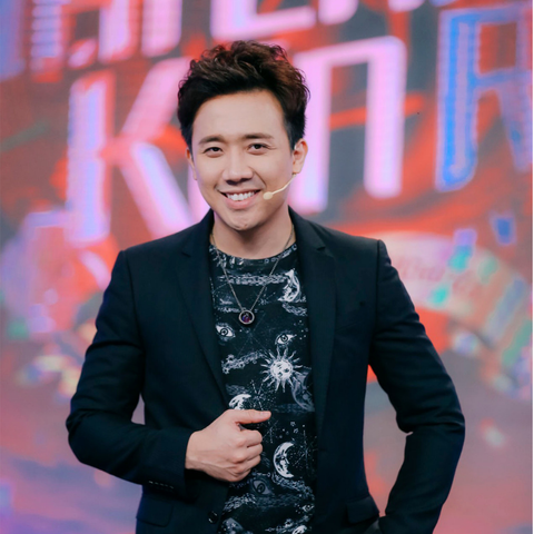 TRẤN THÀNH BẢNH BAO CÙNG VEST ADAM TRONG CÁC CHƯƠNG TRÌNH