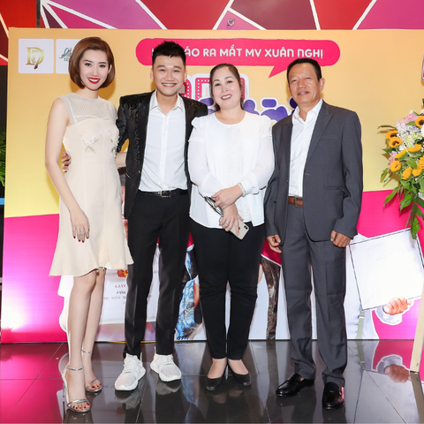 MR CẦN TRÔ TRẺ TRUNG CÁ TÍNH TRONG TRANG PHỤC VEST ADAM