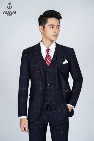 Với suit 3 lớp người mặc sẽ thêm bên trong một chiếc áo gile cùng tông